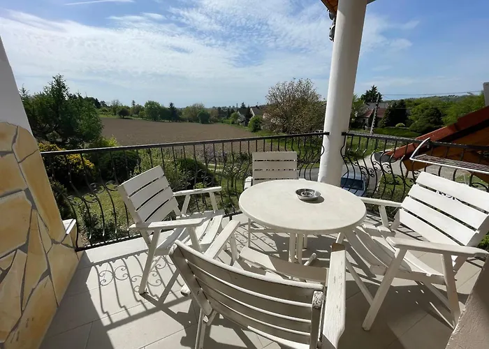 Europa Vendeghaz ゲストハウス